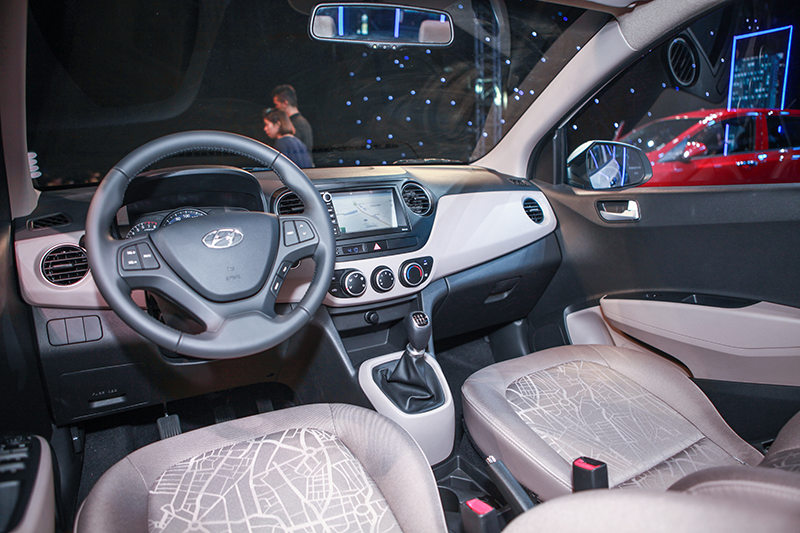 Hyundai i10 2018 khoang xe